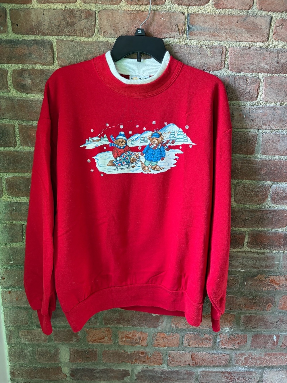 Morning Sun Red Holiday Bear Graphic Crewneck Sweatshirt size large